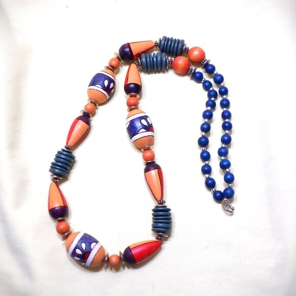 A Travel Treasure ~~~ NECKLACE ~~~ Full Length 28 Inches - Picture 1 of 1